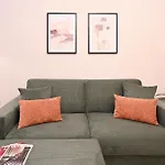 Monti Luxury Patio Apartment