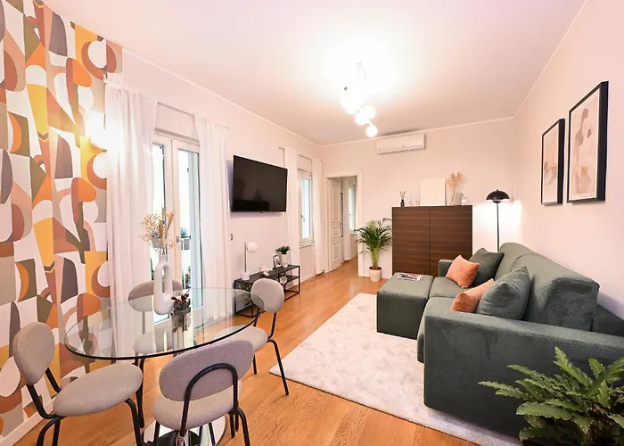 Monti Luxury Patio Apartment