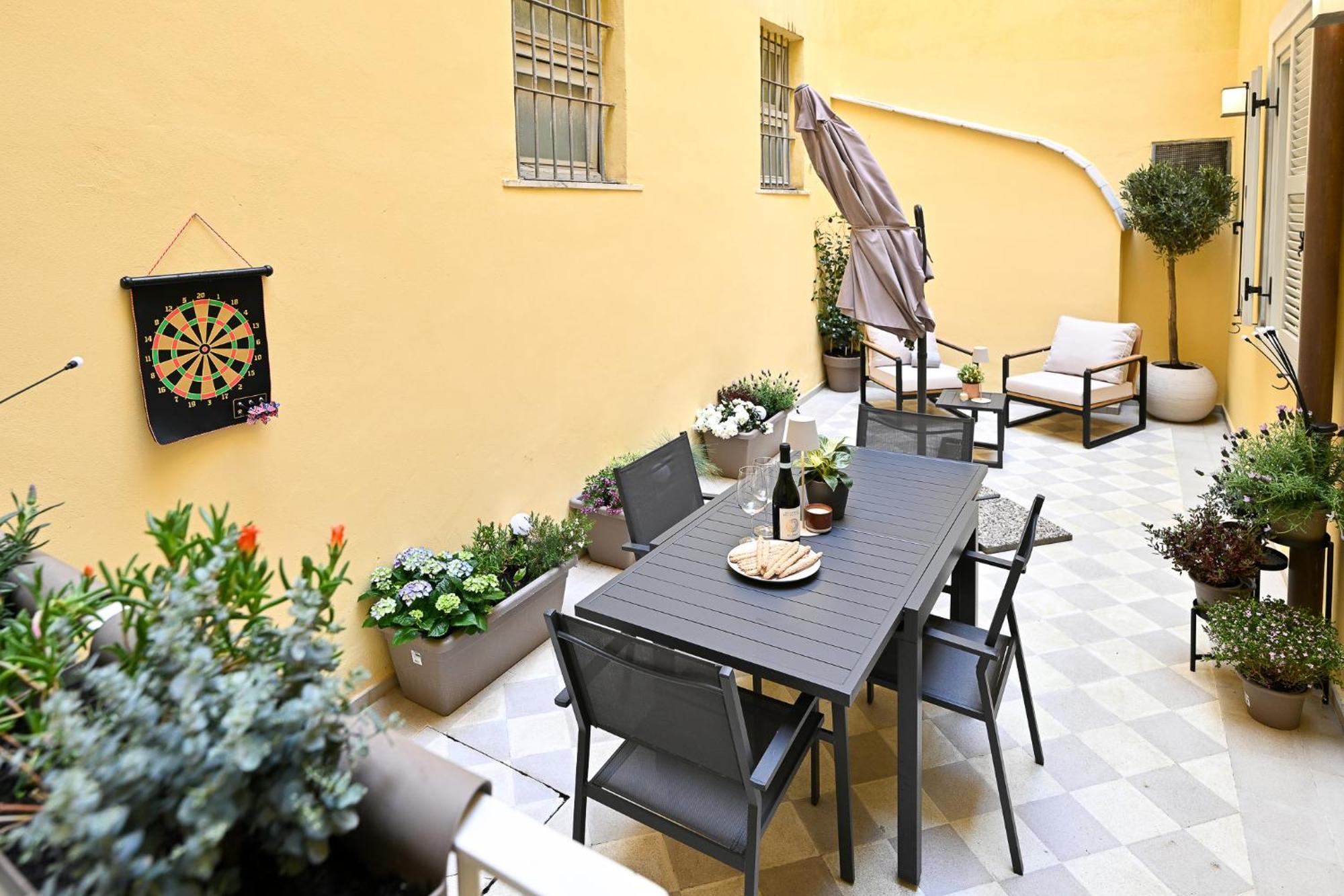 Monti Luxury Patio